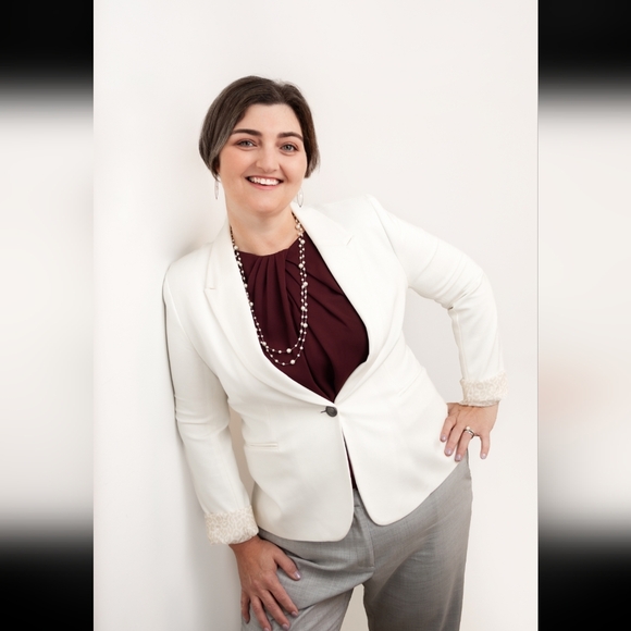 Meet your Posher, Hillary - Picture 2 of 3